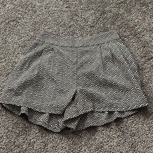 Black and White Zigzag Women's Shorts